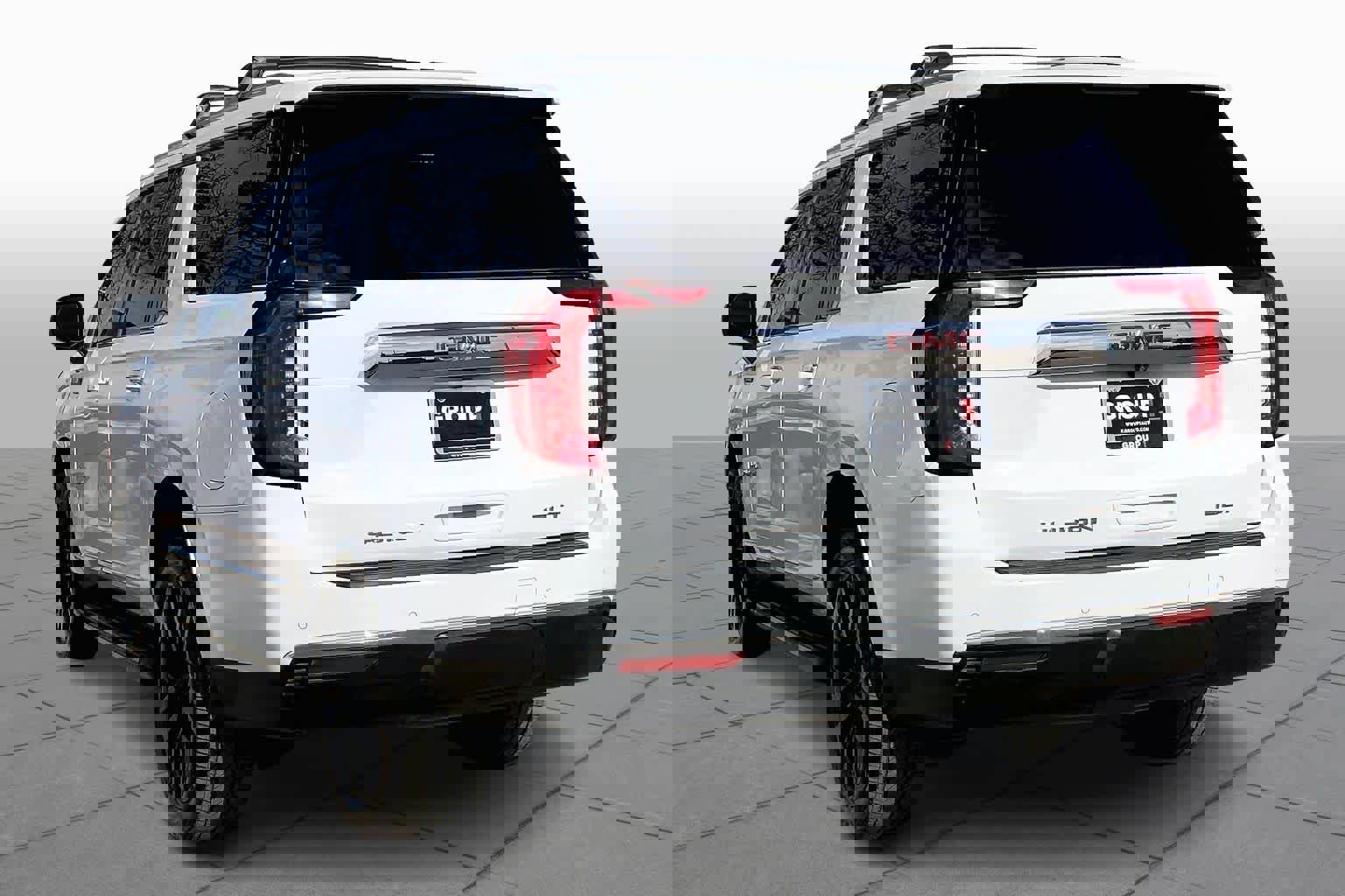 Used 2021 GMC Yukon XL SLT w/ SLT Premium Package image 4