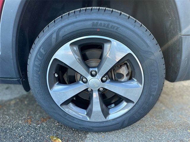 Used 2019 Jeep Cherokee Limited image 10