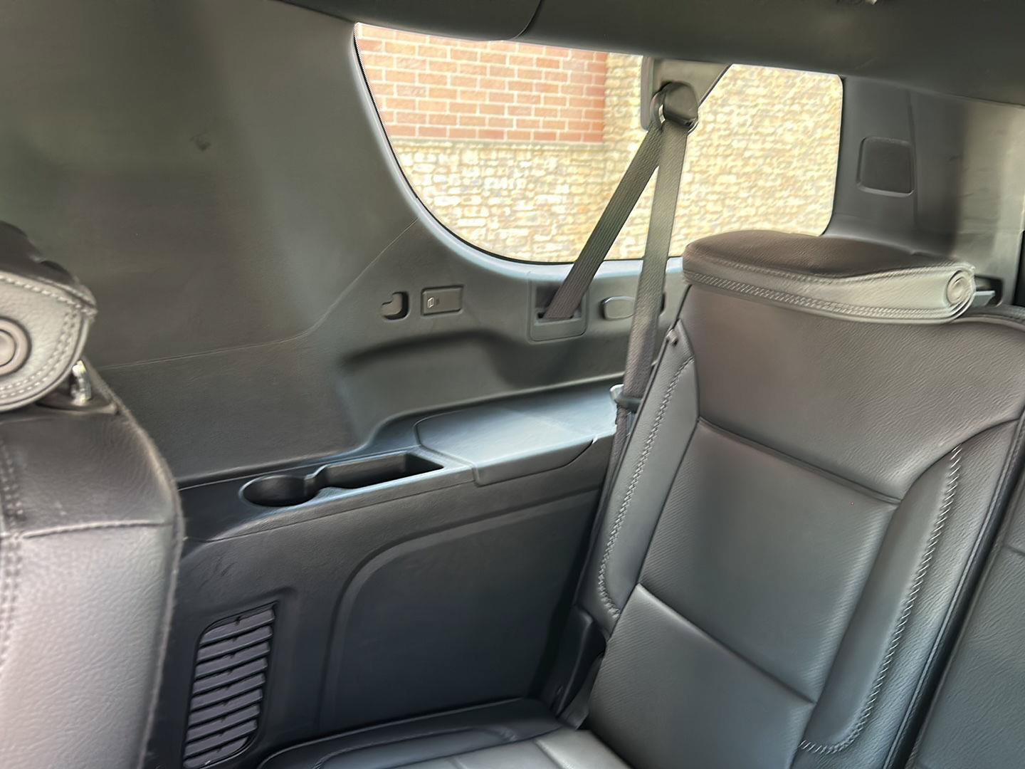 Used 2025 GMC Yukon XL Denali RWD image 28