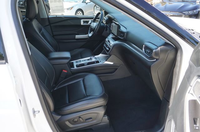 Certified 2022 Ford Explorer XLT w/ Equipment Group 202A image 8