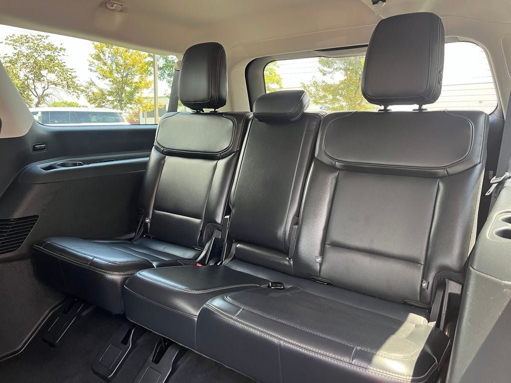 Certified 2025 Ford Expedition Max Platinum w/ Driver's Package AWD/4WD image 18