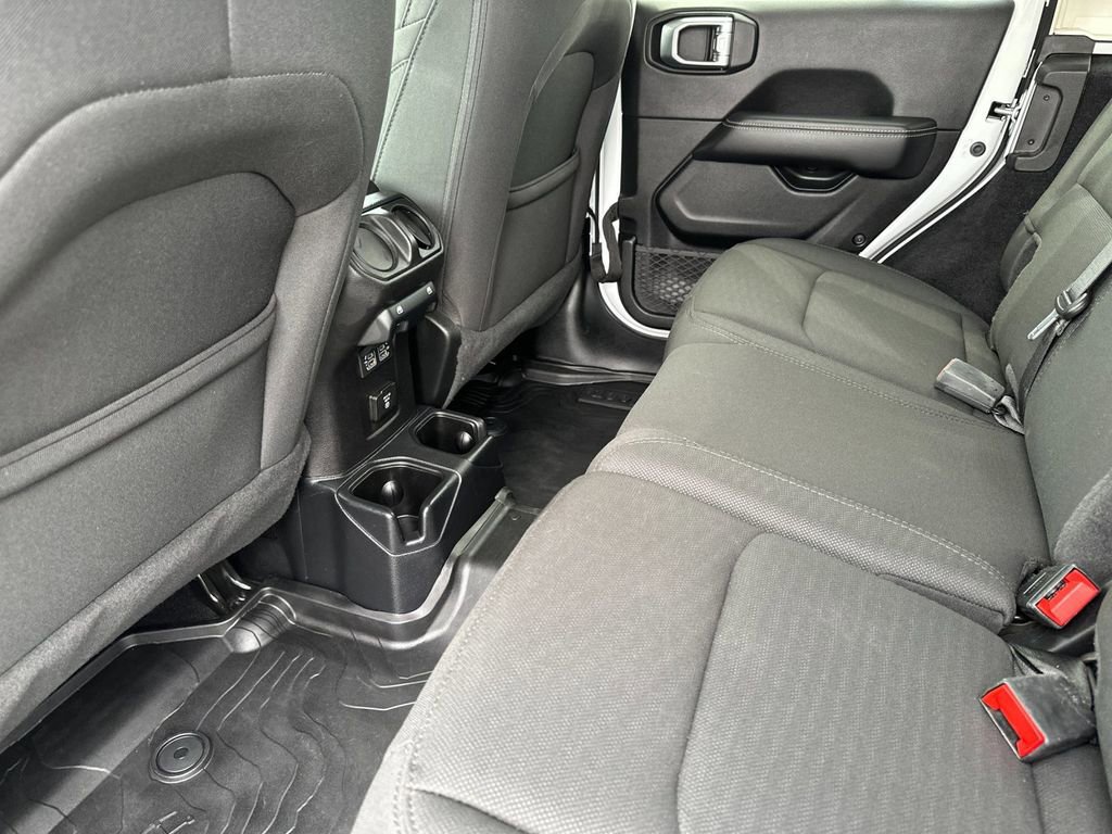 Used 2020 Jeep Wrangler Unlimited Sahara image 11
