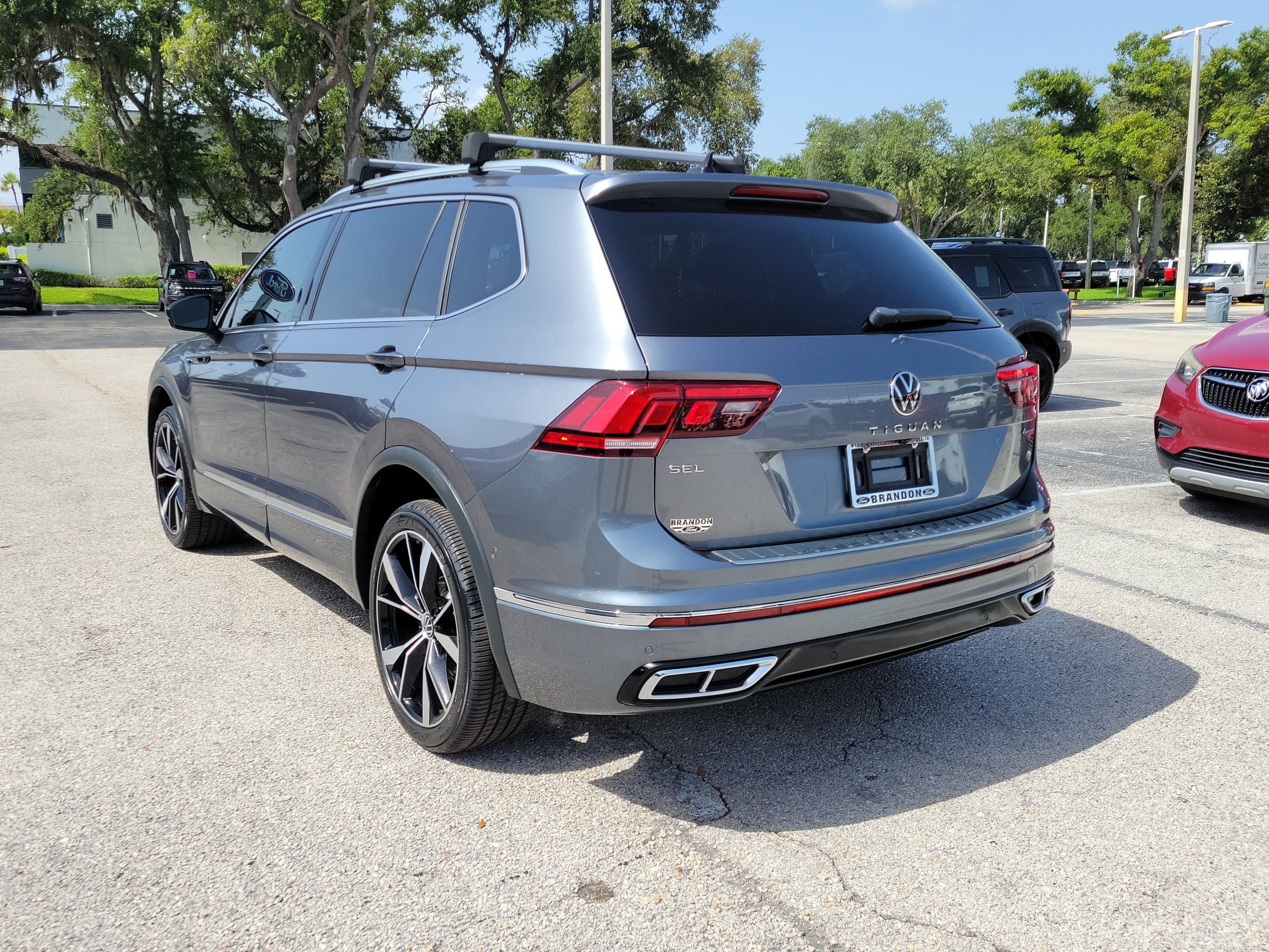Used 2023 Volkswagen Tiguan SEL R-Line AWD/4WD image 7