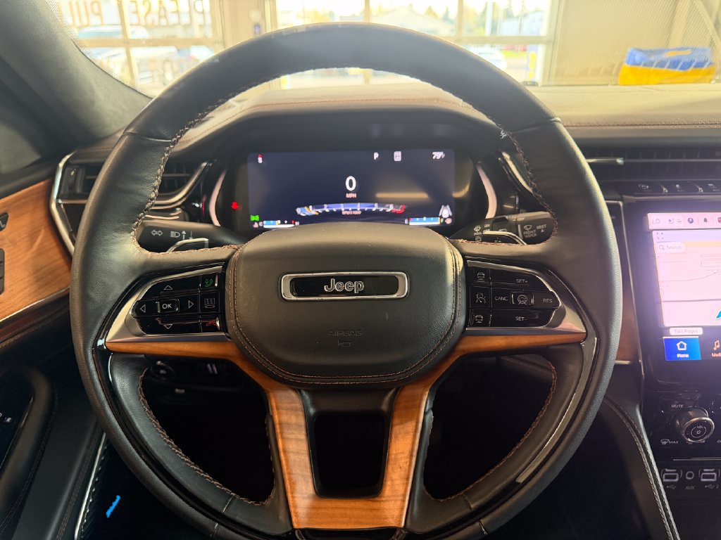 Used 2024 Jeep Grand Cherokee Summit AWD/4WD image 35