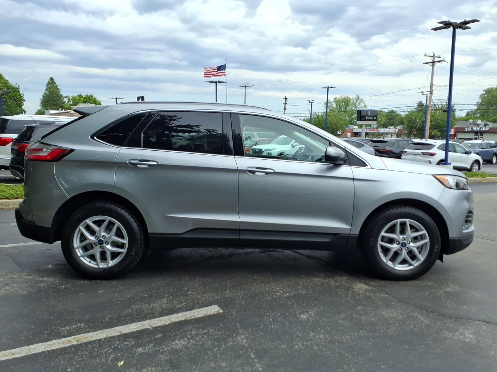 Certified 2022 Ford Edge SEL w/ Convenience Package AWD/4WD image 3