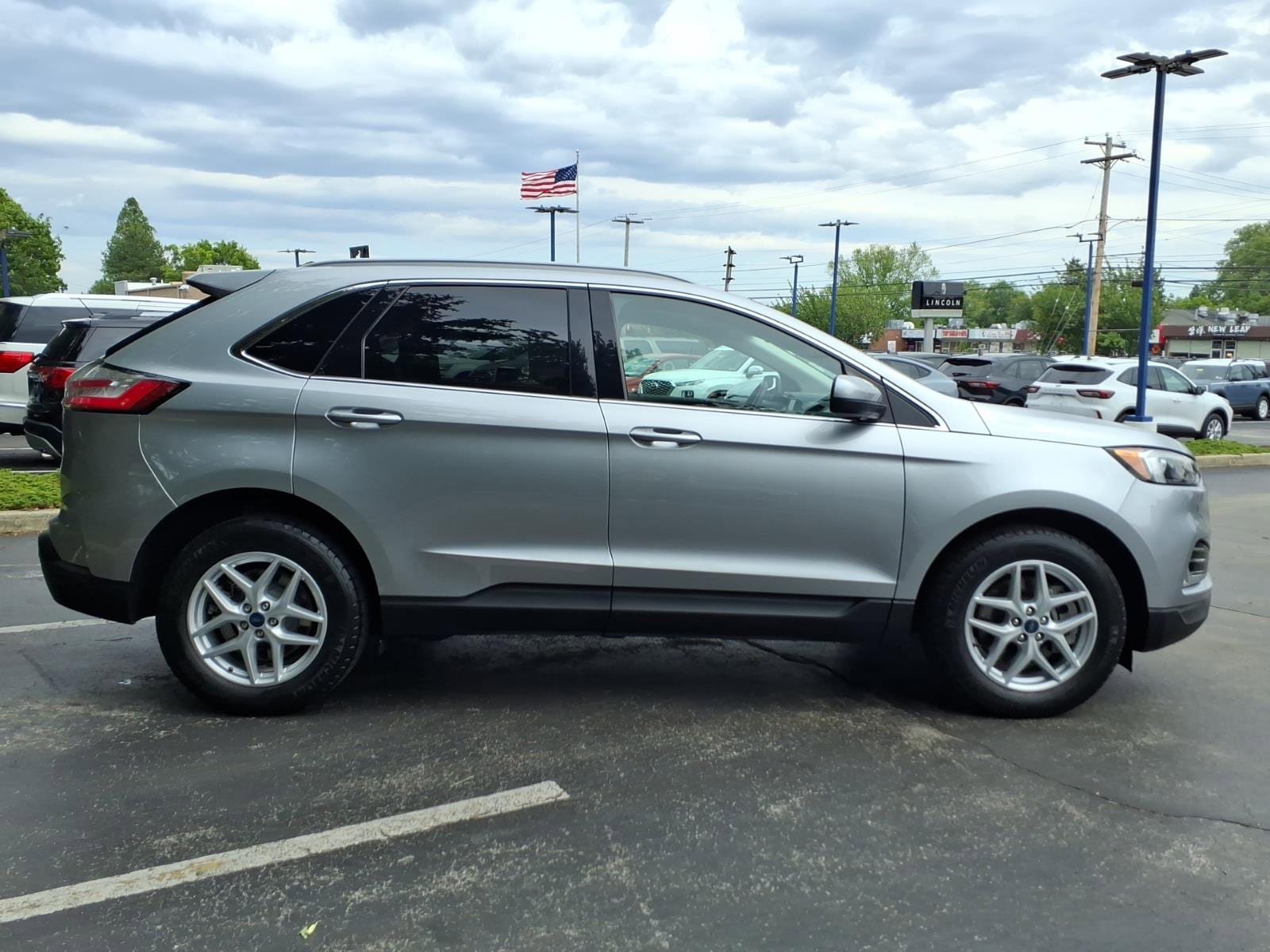 Certified 2022 Ford Edge SEL w/ Convenience Package AWD/4WD image 3