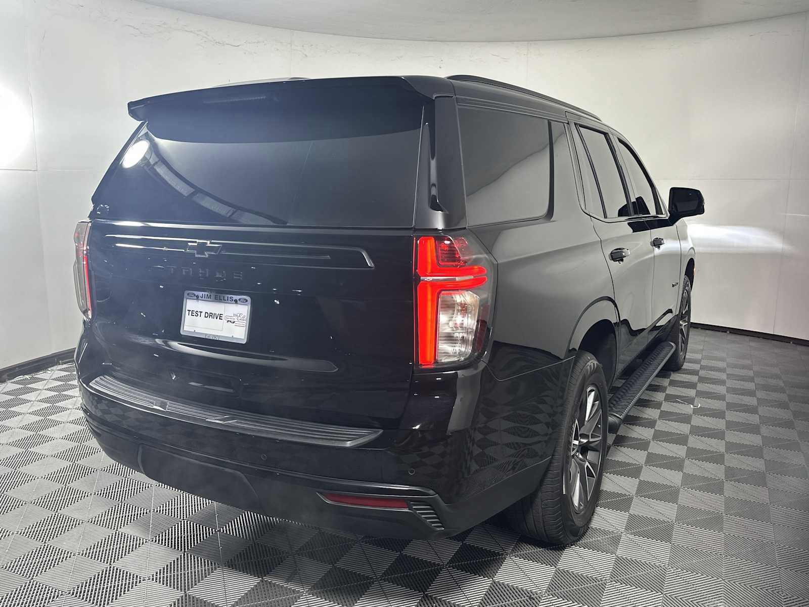 Used 2023 Chevrolet Tahoe Z71 w/ Luxury Package image 5