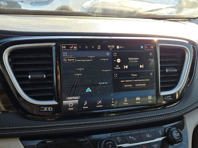 Used 2024 Chrysler Pacifica Limited FWD image 30