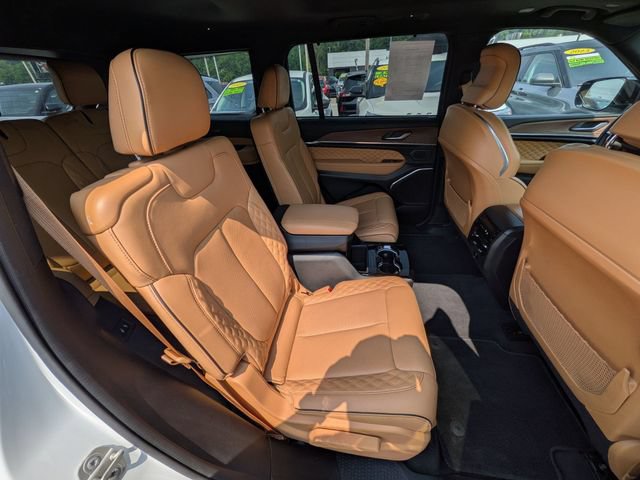 Used 2023 Jeep Grand Cherokee L Summit w/ Luxury Tech Group V AWD/4WD image 22
