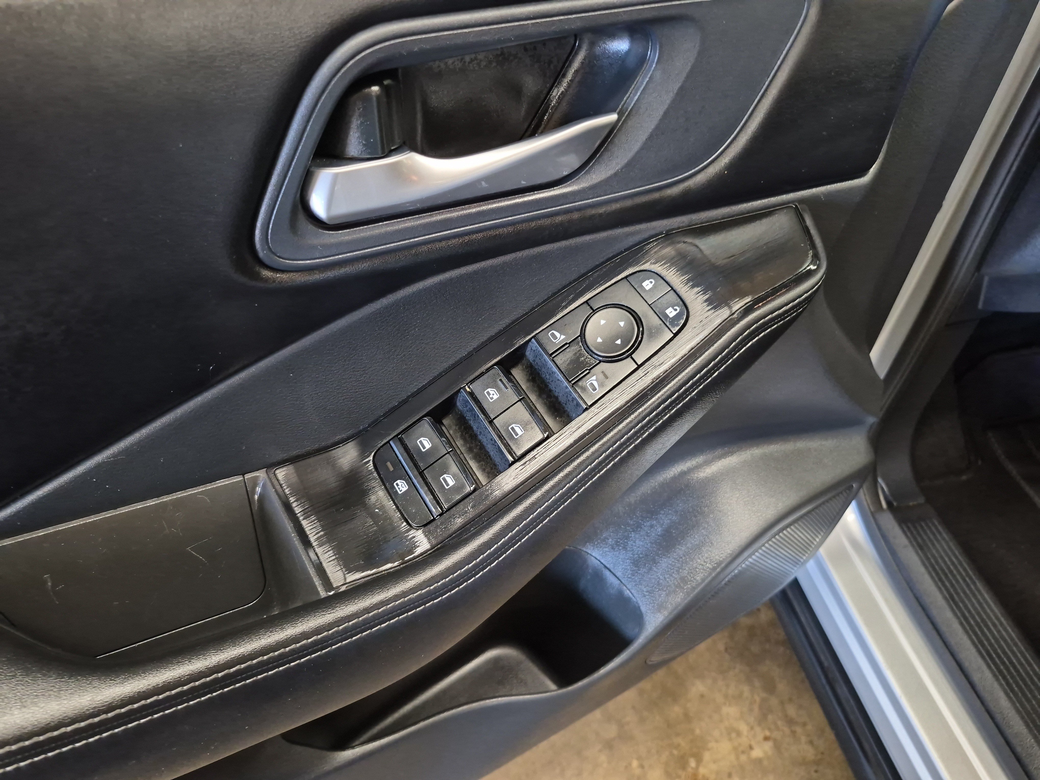 Used 2024 Nissan Rogue SV AWD/4WD image 10