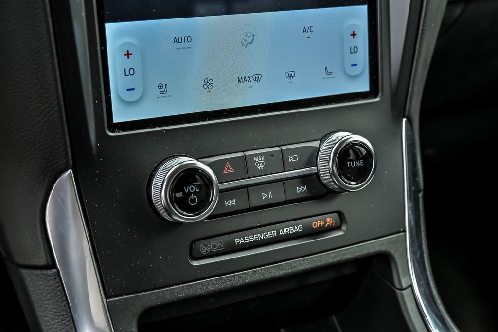 Certified 2024 Ford Edge Titanium AWD/4WD image 24