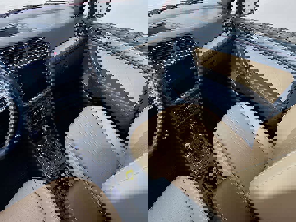 Used 2024 Volkswagen Tiguan SE R-Line image 14