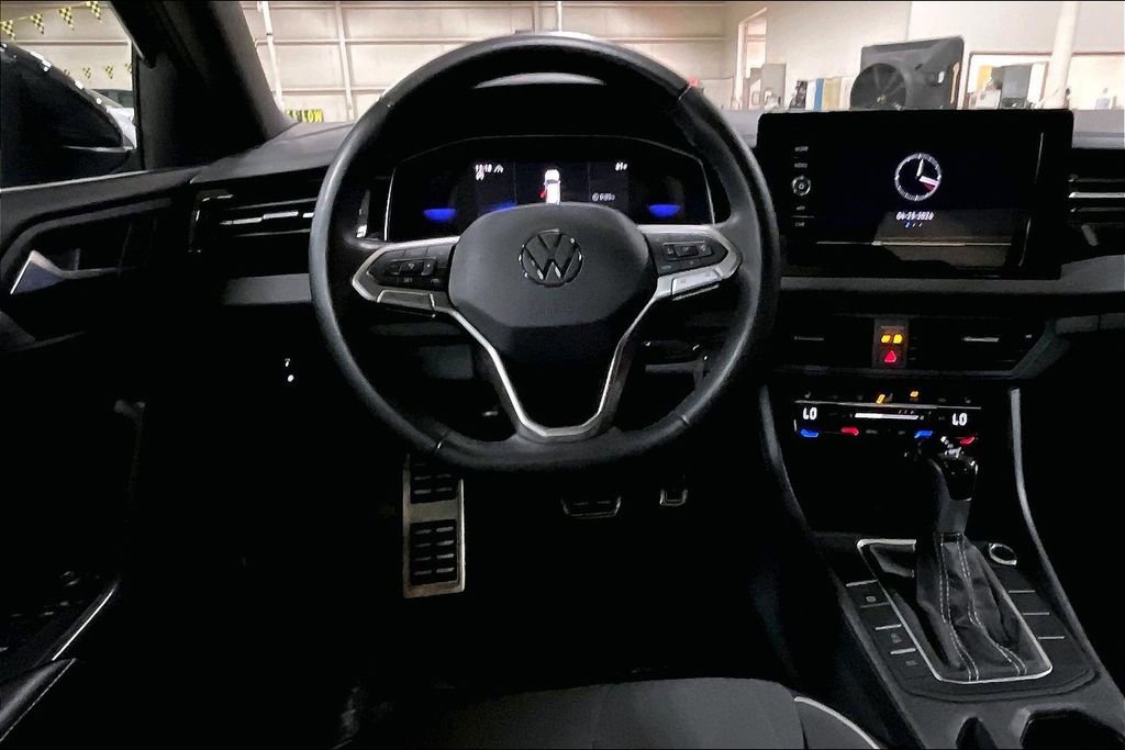 Used 2025 Volkswagen Jetta Sport FWD image 5