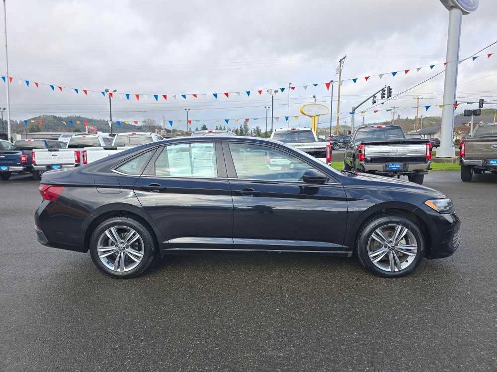 Used 2024 Volkswagen Jetta SE image 7