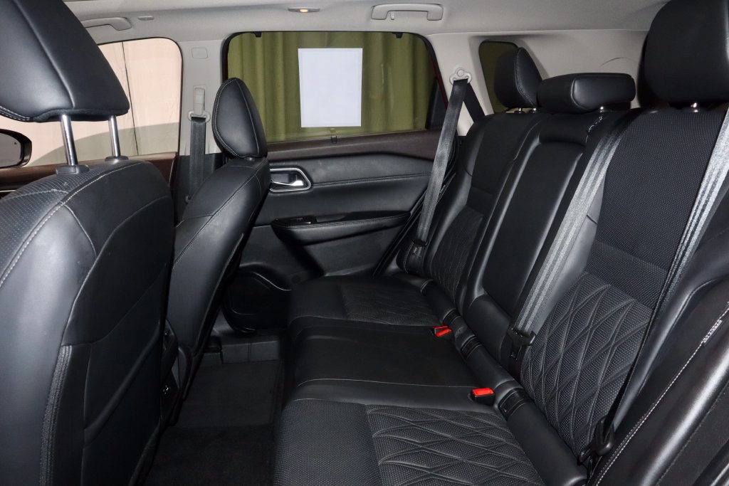 Used 2023 Nissan Rogue Platinum FWD image 22
