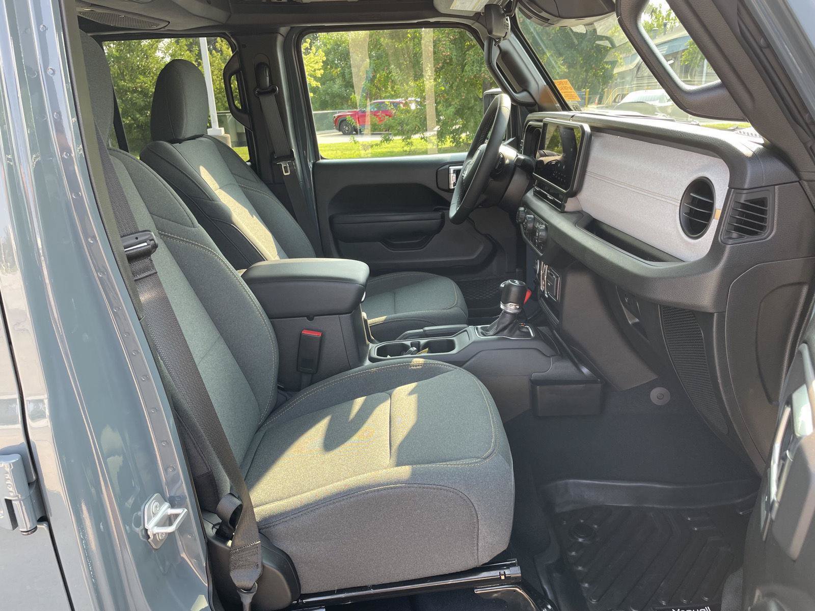 Used 2025 Jeep Wrangler Unlimited Sport AWD/4WD image 19