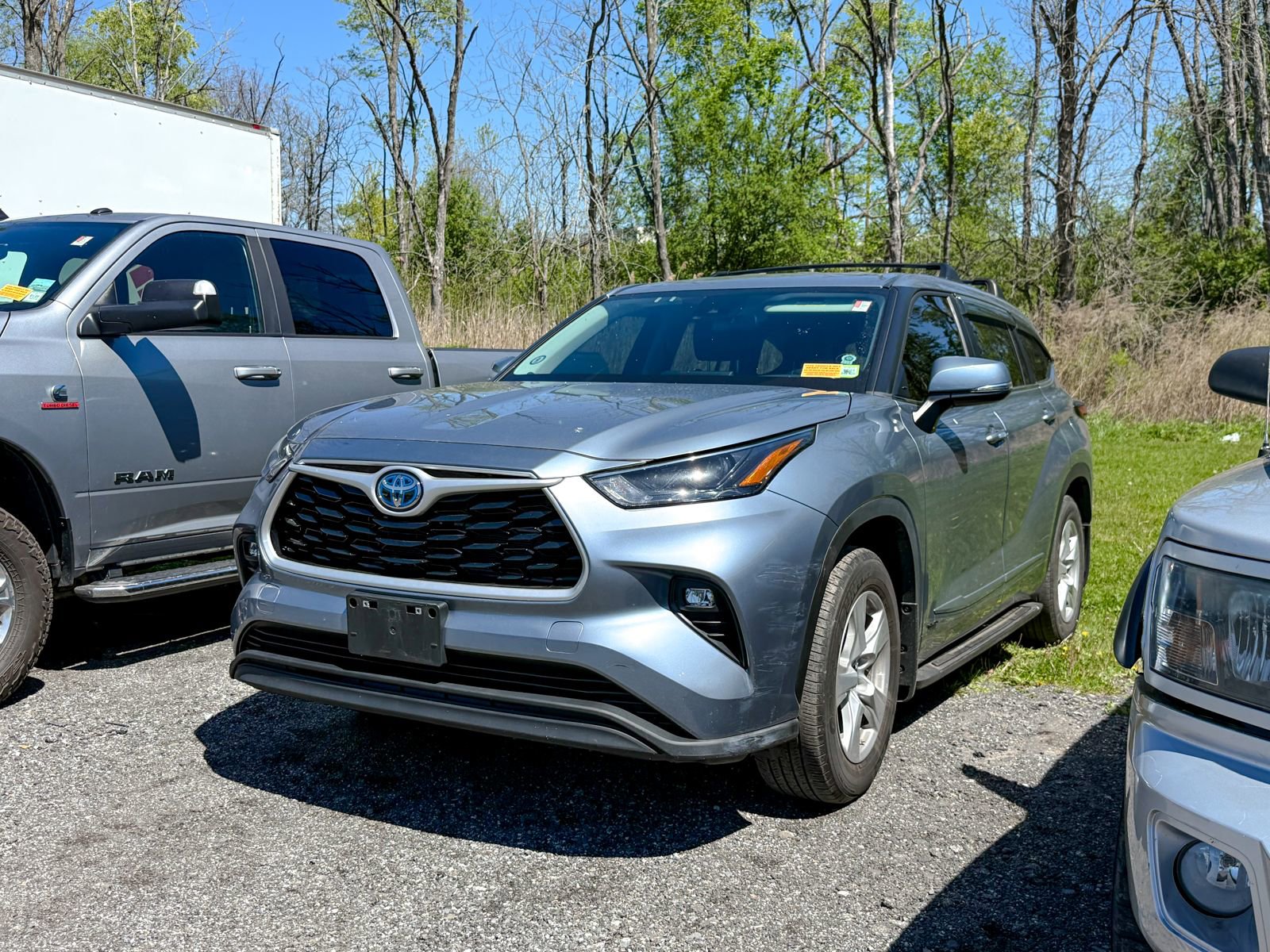 Used 2023 Toyota Highlander LE AWD/4WD image 3