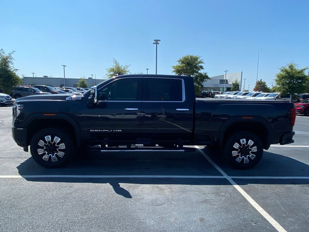 Used 2025 GMC Sierra 2500 Denali w/ Technology Package AWD/4WD image 4