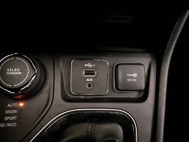 Used 2020 Jeep Cherokee Limited AWD/4WD image 31