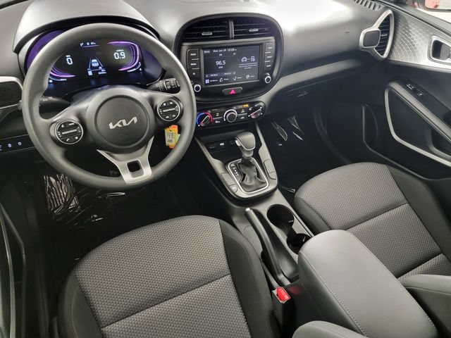 Used 2025 Kia Soul LX w/ LX Technology Package FWD image 30