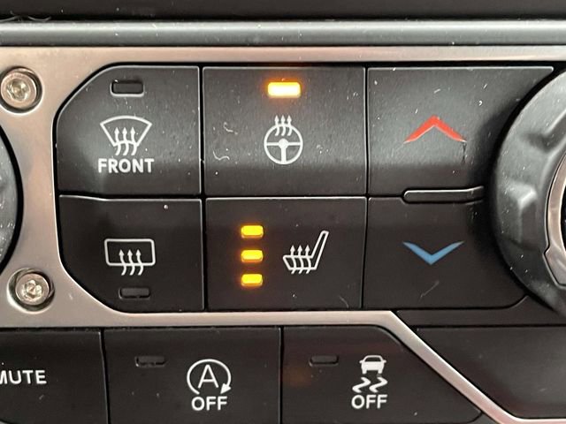 Used 2018 Jeep Wrangler Unlimited Sahara AWD/4WD image 28
