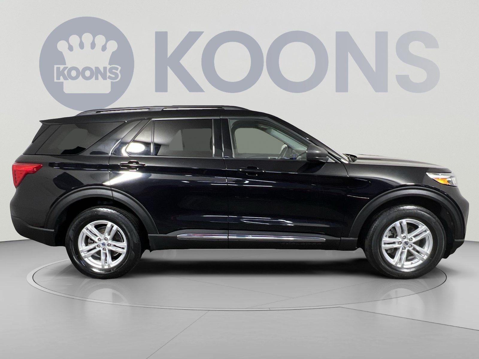 Certified 2023 Ford Explorer XLT w/ Equipment Group 202A AWD/4WD image 7