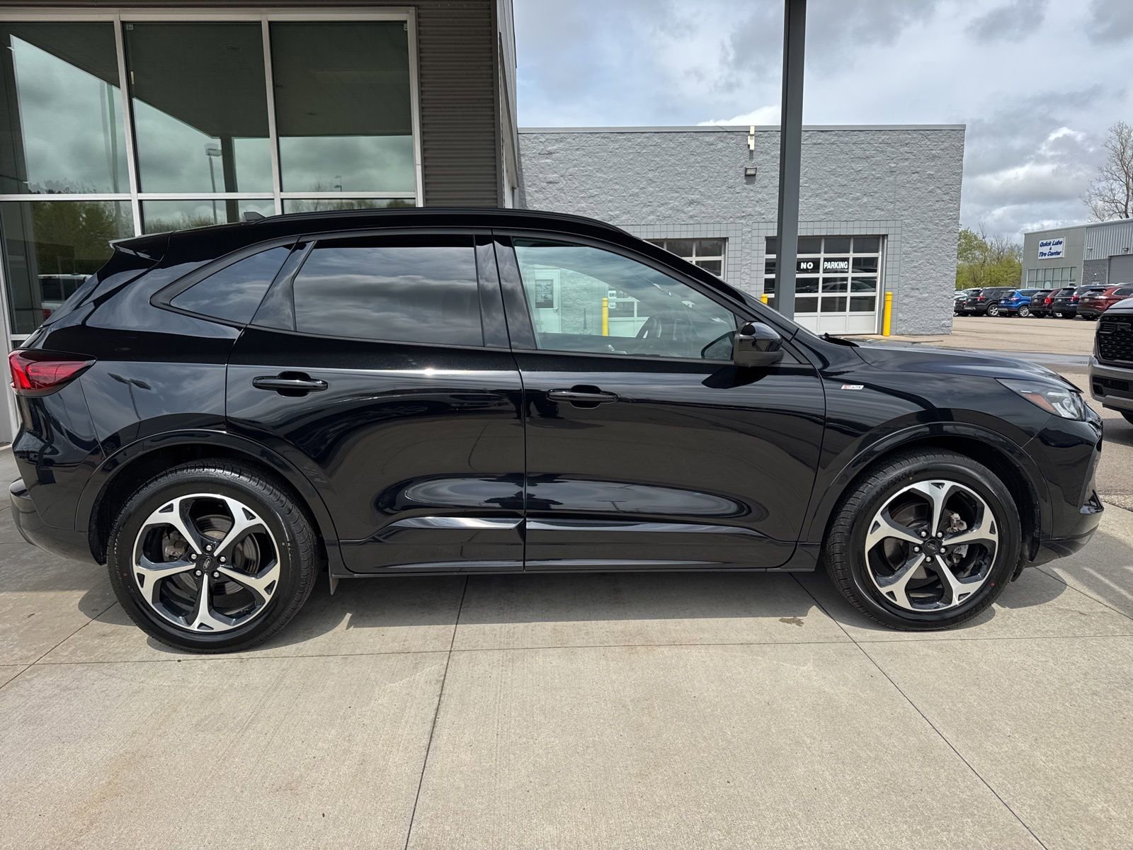 Certified 2023 Ford Escape ST-Line Select w/ Tech Pack #2 AWD/4WD image 9