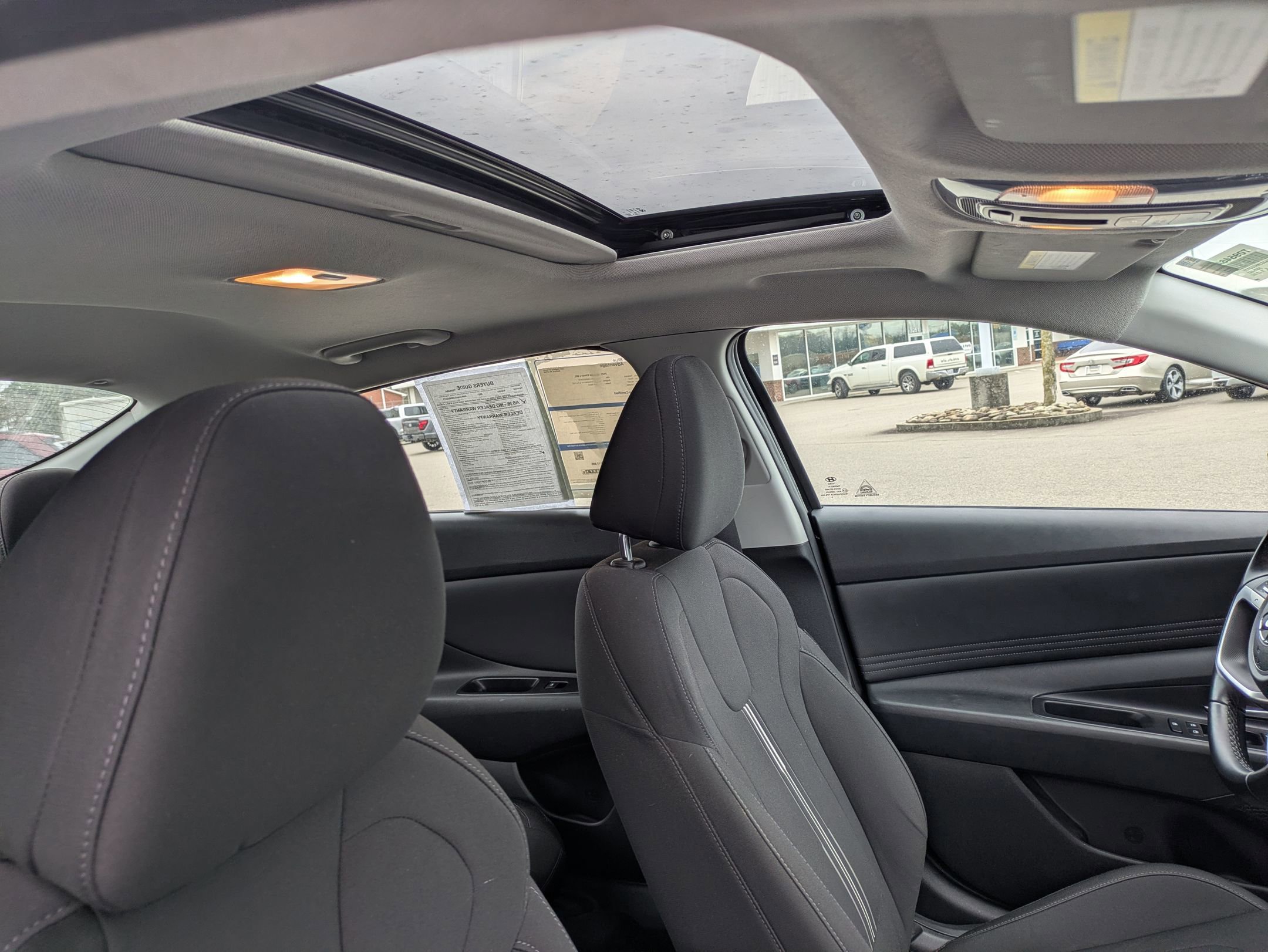 Used 2021 Hyundai Elantra SEL w/ Convenience + Premium Package image 30