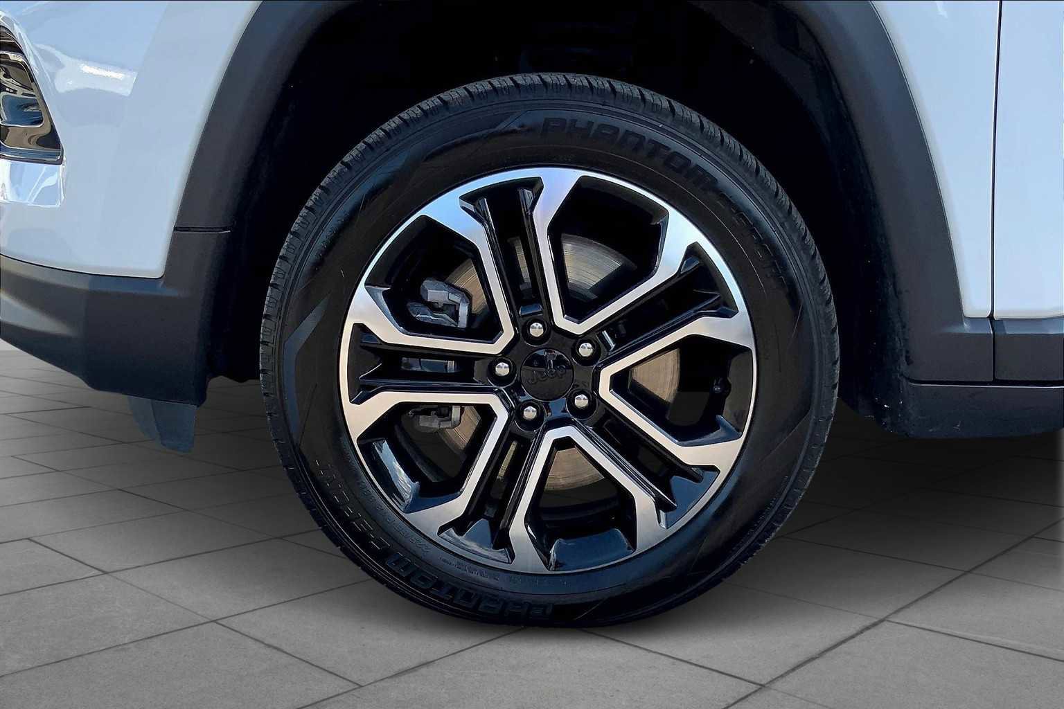 Used 2023 Jeep Compass Limited image 12