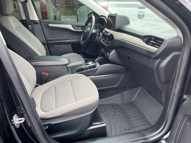 Certified 2022 Ford Escape SE w/ SE Sport Appearance Package AWD/4WD image 10