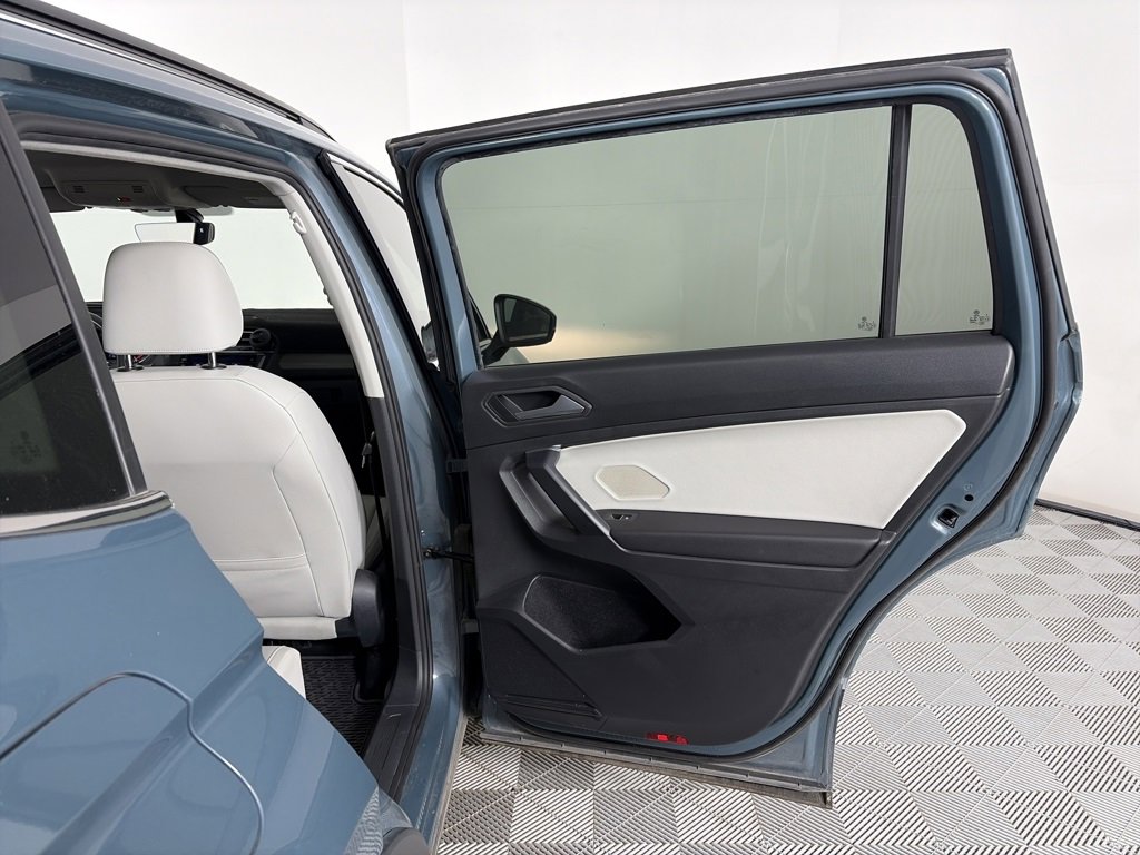 Used 2021 Volkswagen Tiguan SE image 28