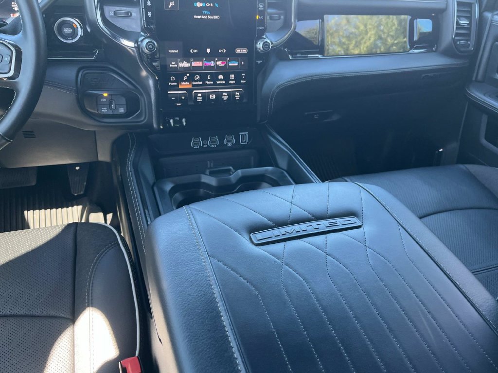 Used 2025 RAM 3500 Limited AWD/4WD image 22