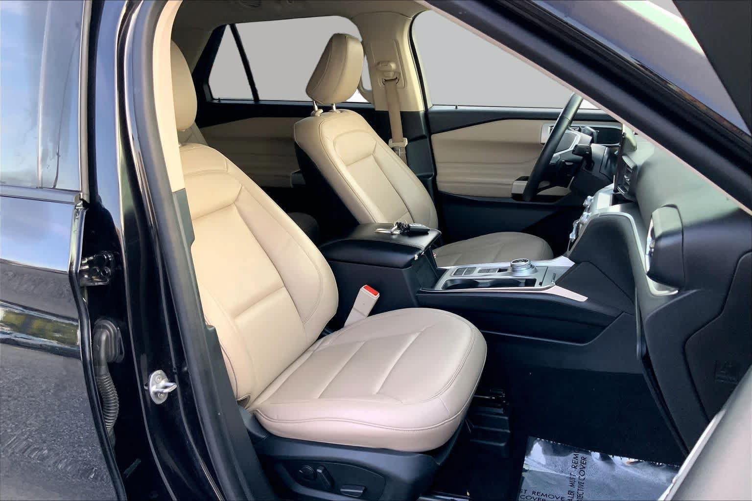 Certified 2020 Ford Explorer XLT w/ Equipment Group 202A RWD image 9