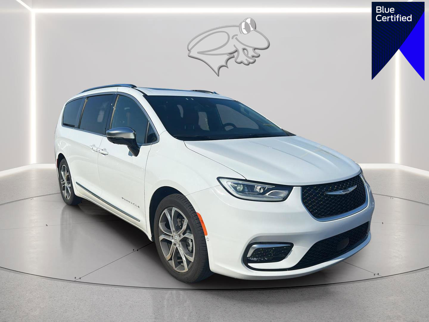 Used 2026 Chrysler Pacifica Pinnacle w/ Trailer Tow Group