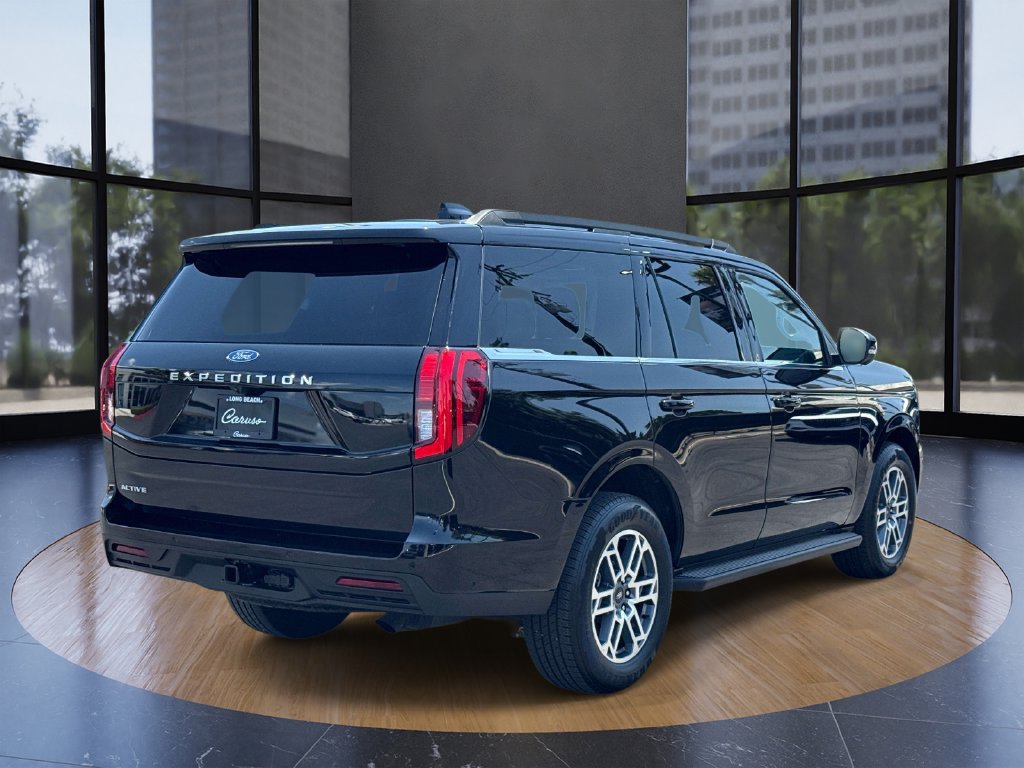 Certified 2025 Ford Expedition Active RWD image 3