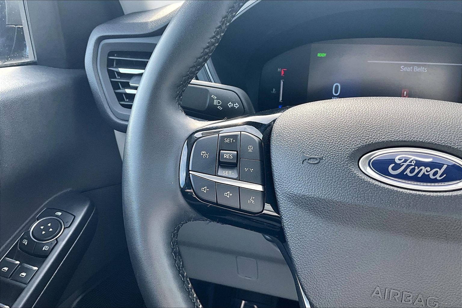 Certified 2025 Ford Escape SE FWD image 18