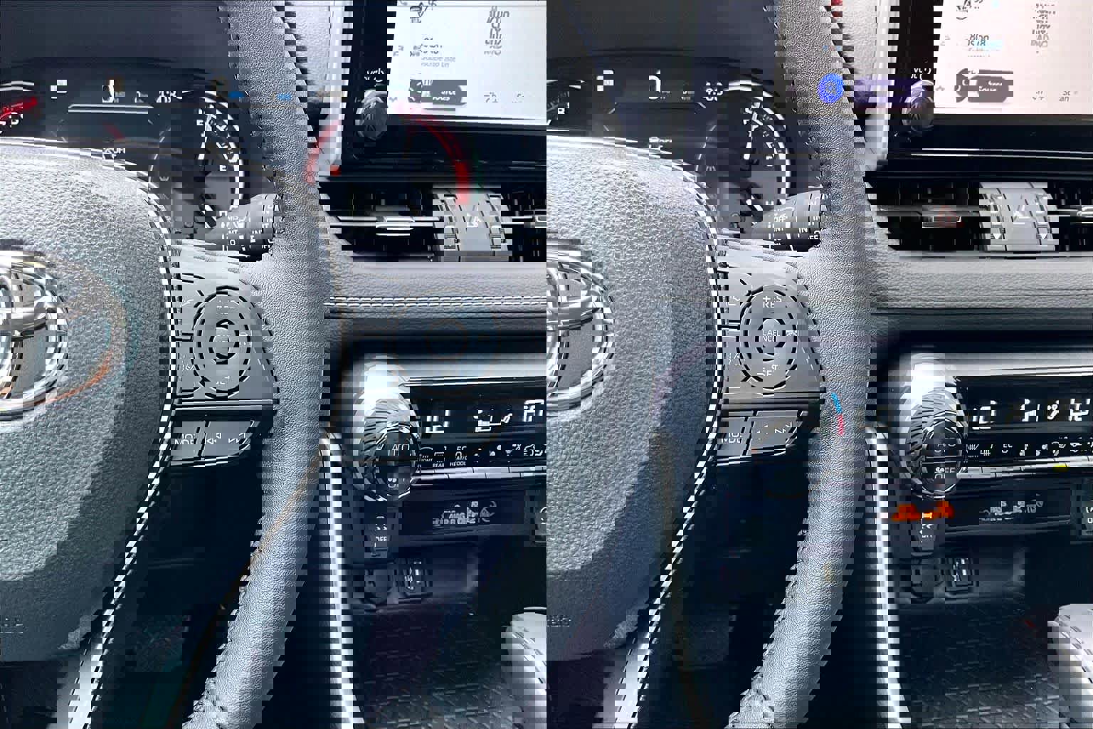 Used 2025 Toyota RAV4 XLE Premium image 26