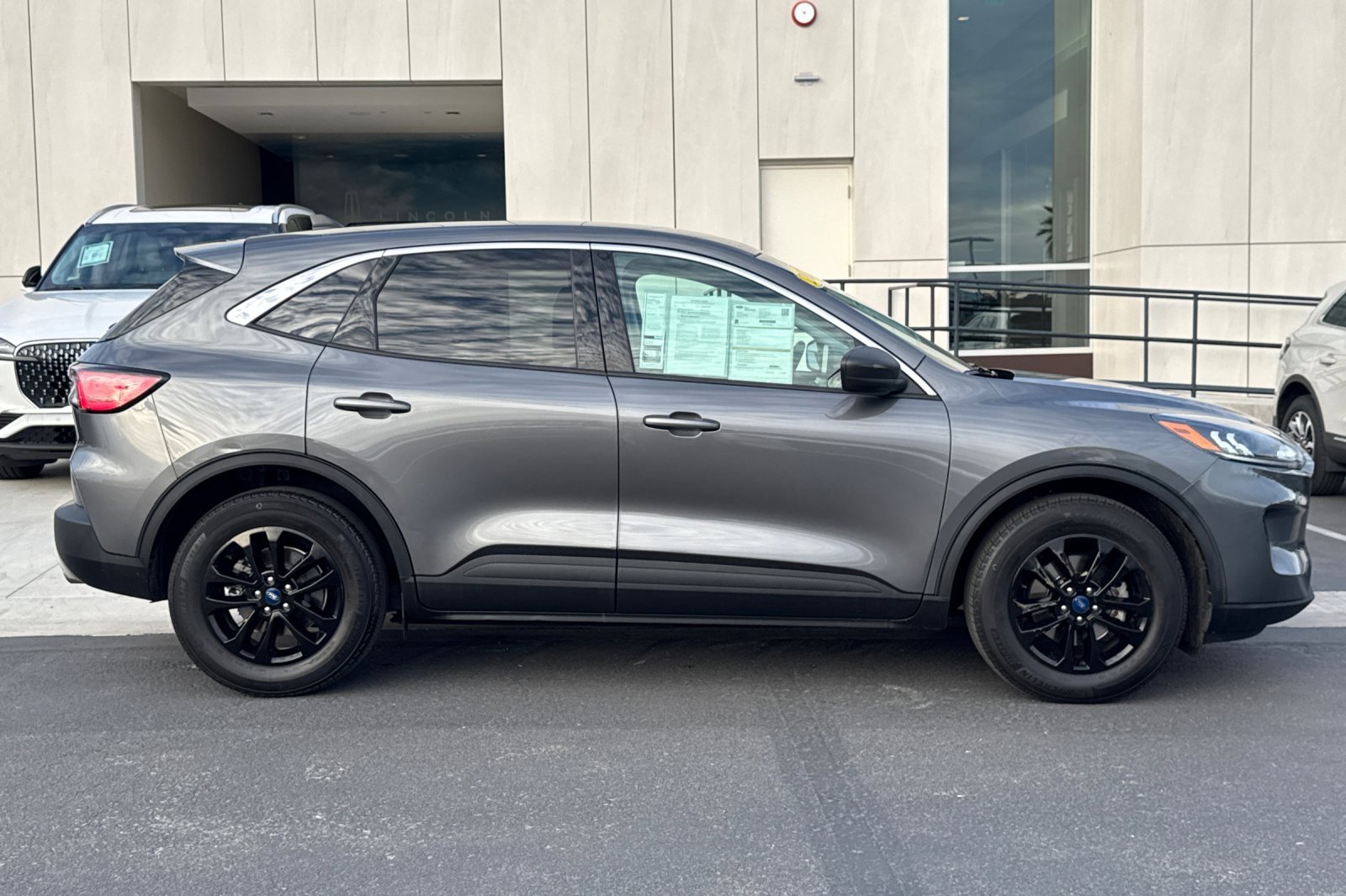 Certified 2022 Ford Escape SE w/ Convenience Package image 2