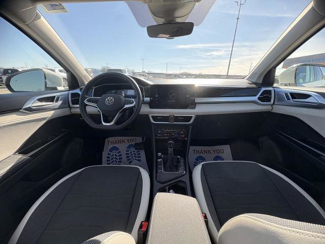 Used 2025 Volkswagen Taos SE image 17