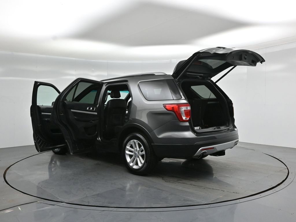 Certified 2017 Ford Explorer XLT w/ Equipment Group 202A image 37