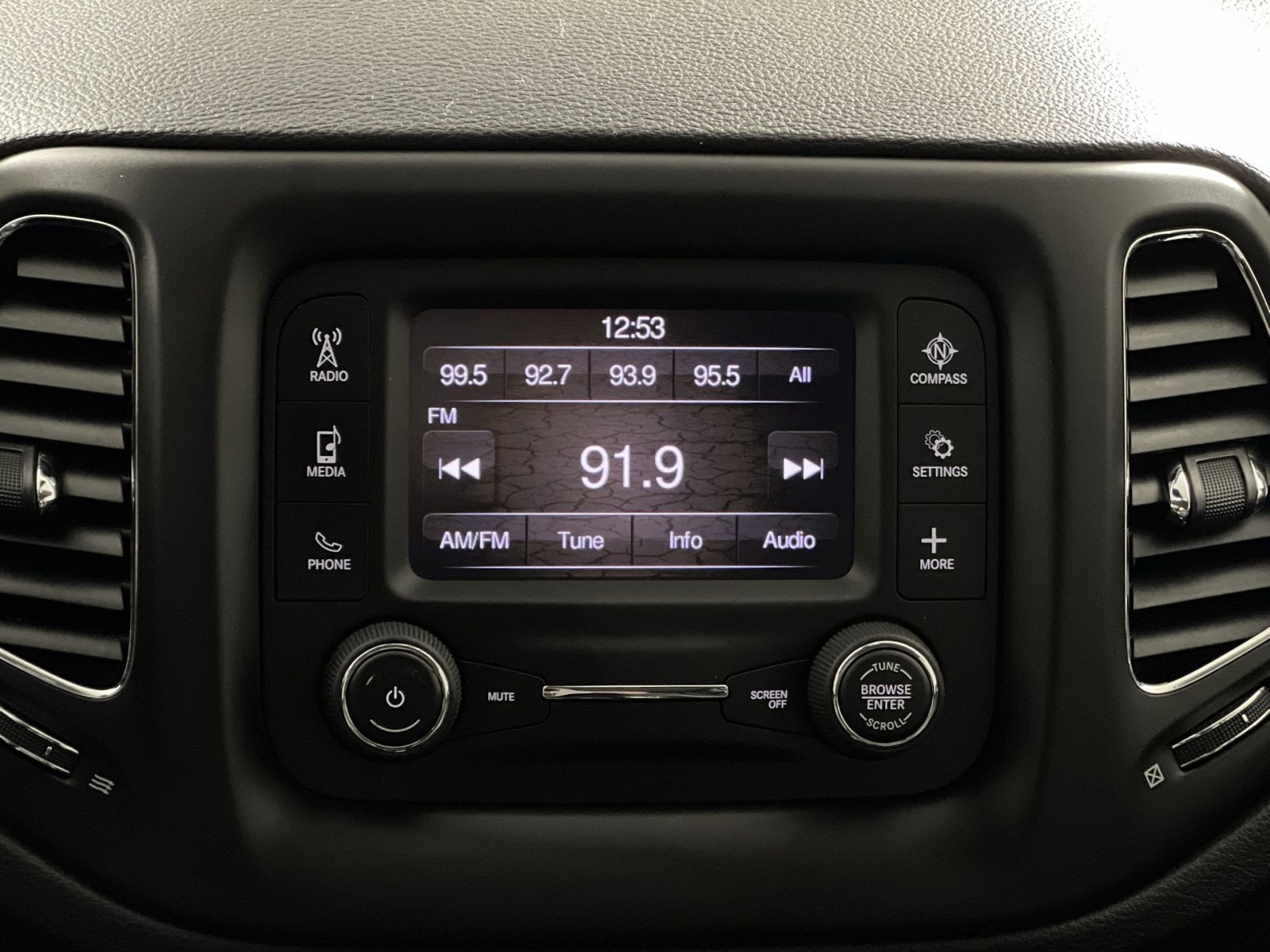 Used 2018 Jeep Compass Latitude w/ Safe & Security Group image 17