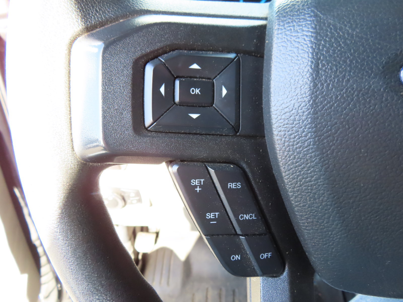 Certified 2022 Ford F350 XLT w/ Black Appearance Package AWD/4WD image 19