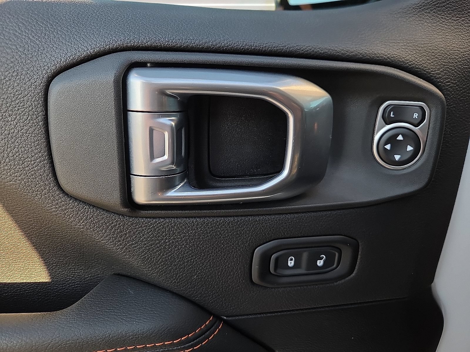 Used 2021 Jeep Gladiator Mojave AWD/4WD image 13