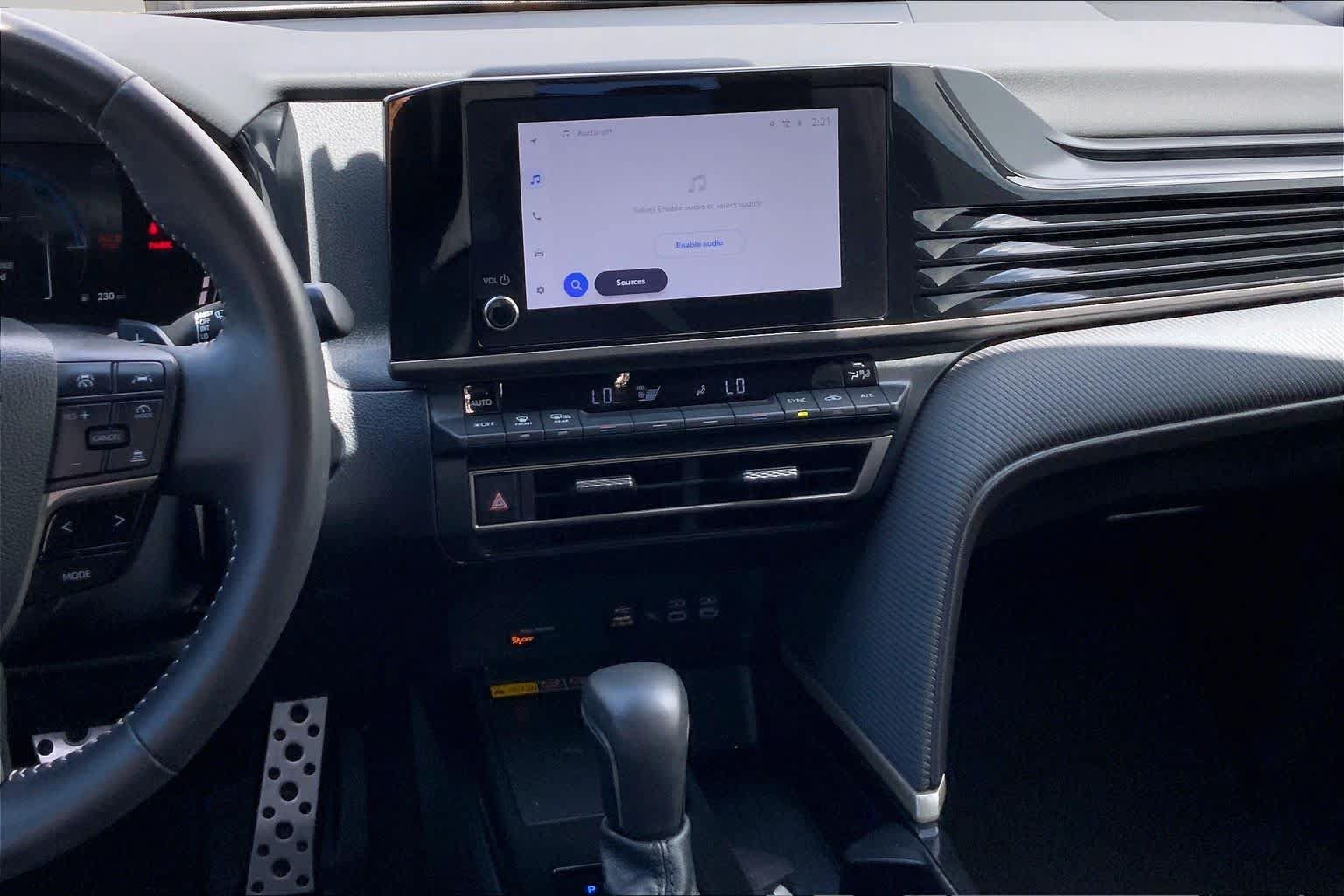 Used 2025 Toyota Camry SE w/ Convenience Package FWD image 7