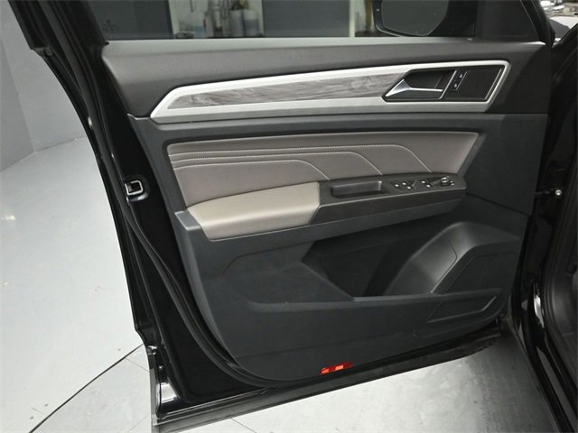 Used 2022 Volkswagen Atlas Cross Sport SE w/ Black Wheel Package image 36