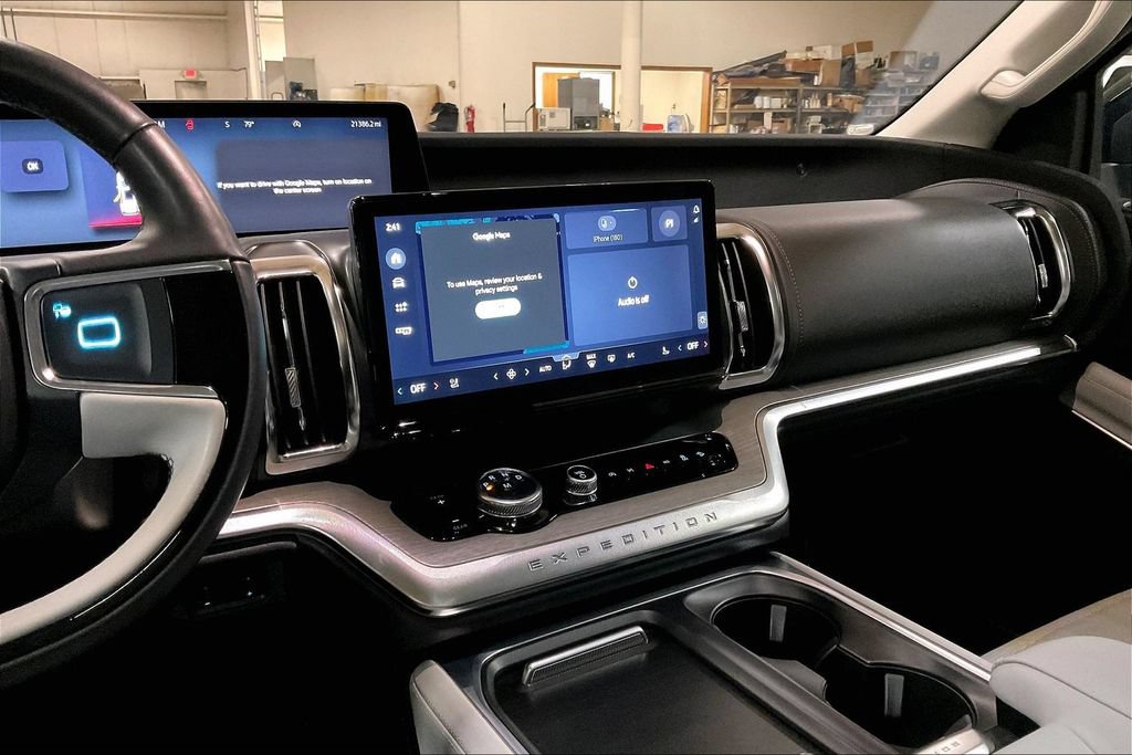Certified 2025 Ford Expedition Max Platinum w/ Driver's Package AWD/4WD image 6
