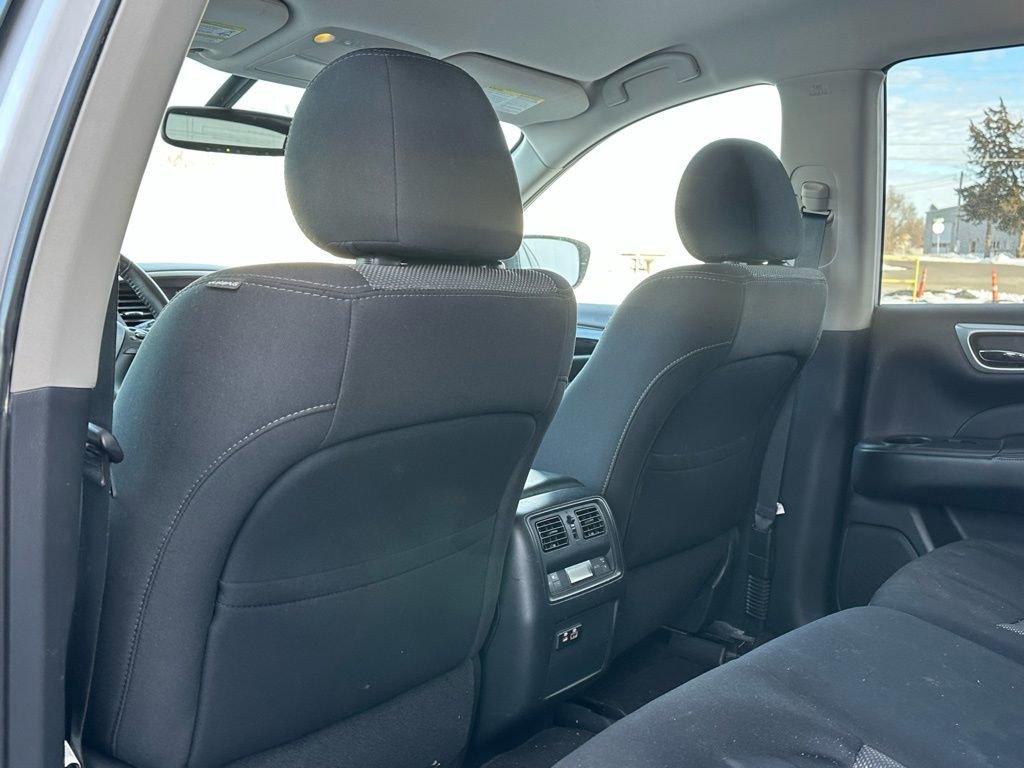 Used 2020 Nissan Pathfinder SV image 13