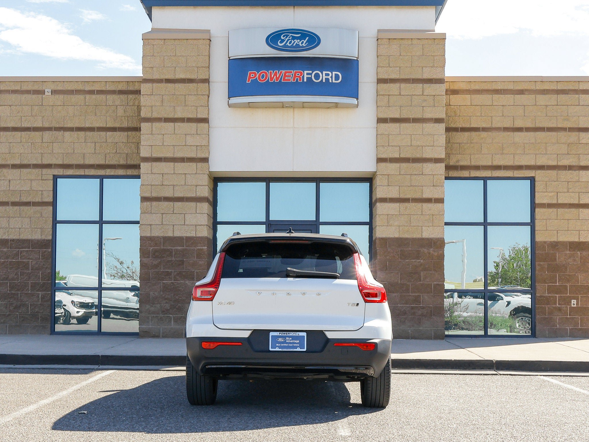Used 2022 Volvo XC40 T5 R-Design AWD/4WD image 7