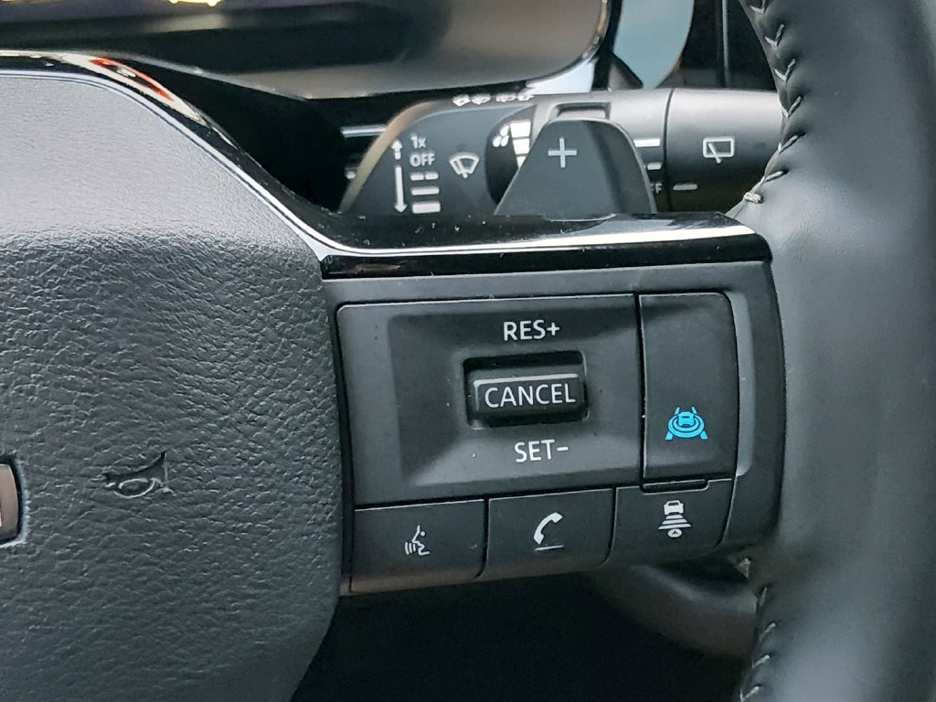 Used 2026 Nissan Pathfinder SL w/ SL Premium Package FWD image 24