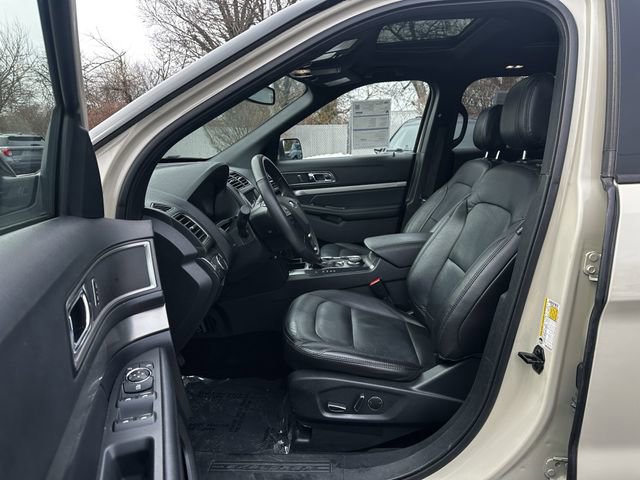 Certified 2018 Ford Explorer XLT w/ Equipment Group 202A image 20